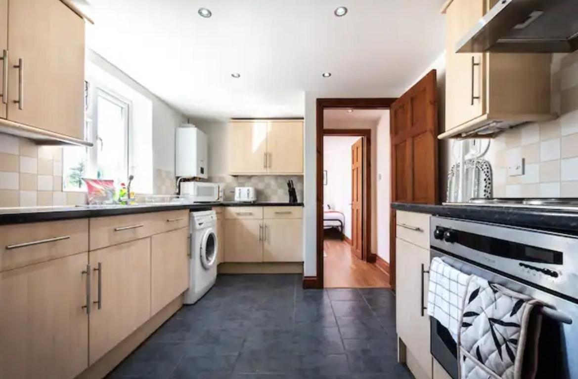 Metropolitan - 2 Bed, Private Parking Apartment, Great Commercial Home From Home Stay! Southampton Eksteriør bilde
